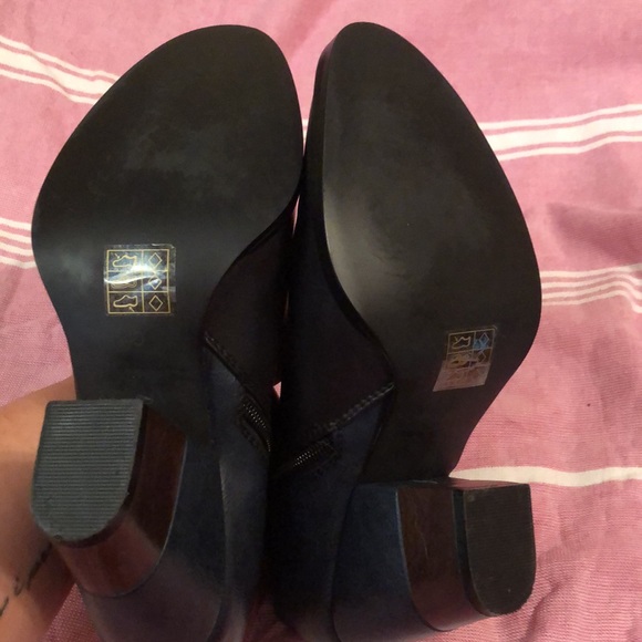 Great condition French Blu heeled ankle boots— very minor flaws! - Picture 8 of 12